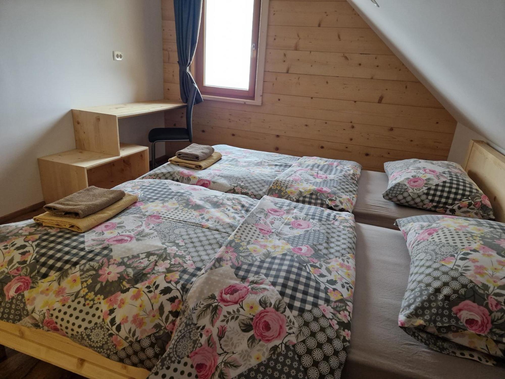 Guest House Pr Ambruzarju & Apartments Cerklje na Gorenjskem Camera foto