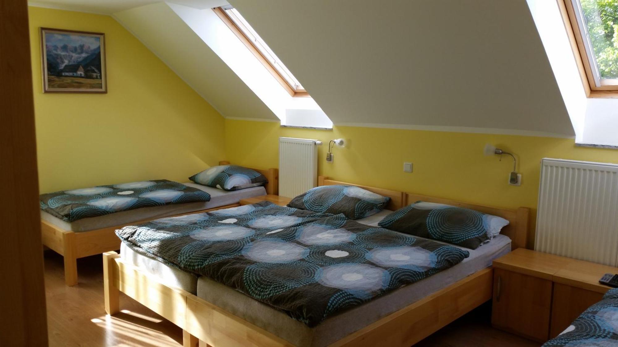 Guest House Pr Ambruzarju & Apartments Cerklje na Gorenjskem Camera foto
