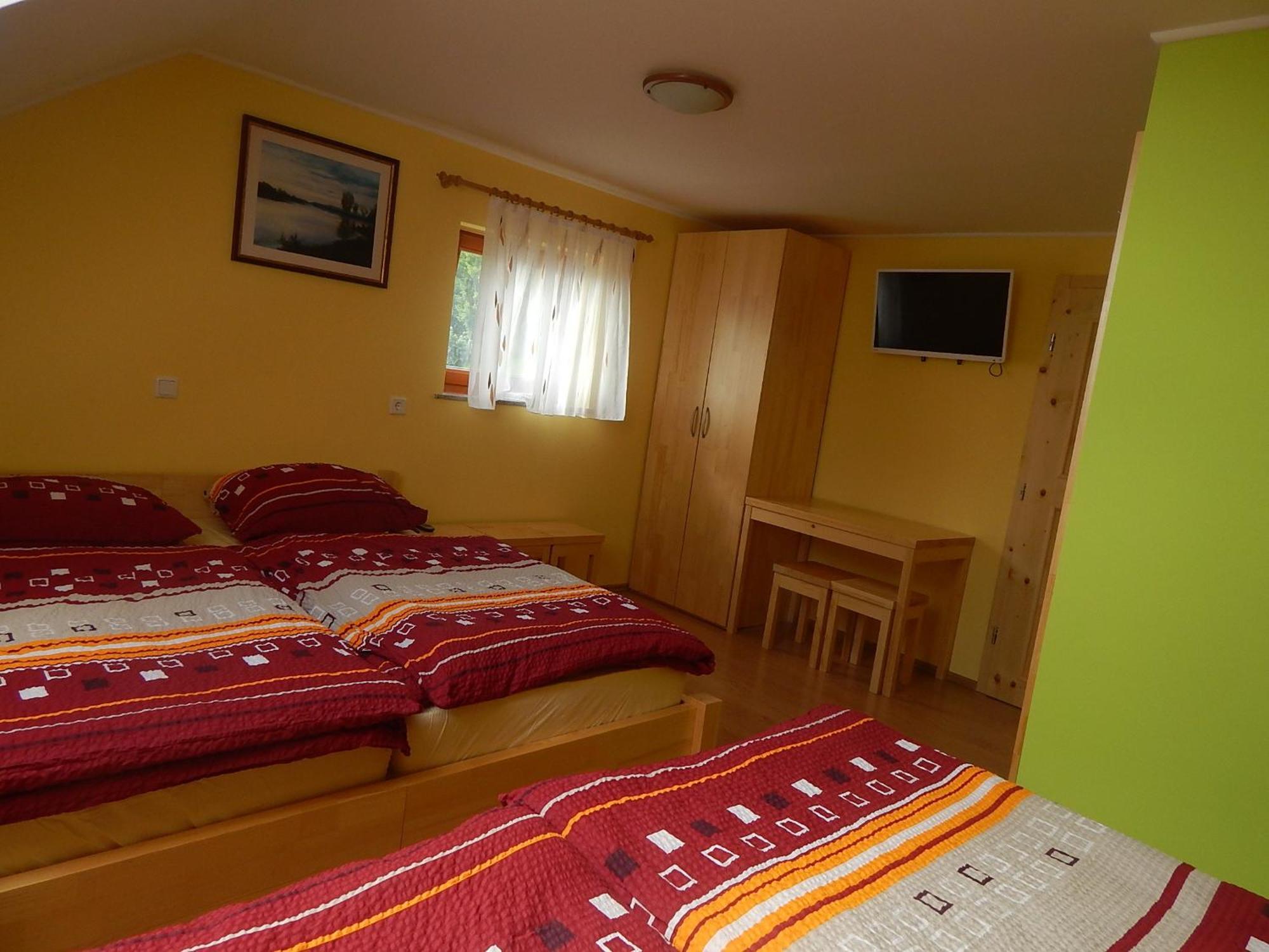 Guest House Pr Ambruzarju & Apartments Cerklje na Gorenjskem Camera foto
