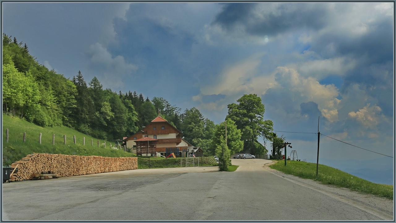 Guest House Pr Ambruzarju & Apartments Cerklje na Gorenjskem Esterno foto